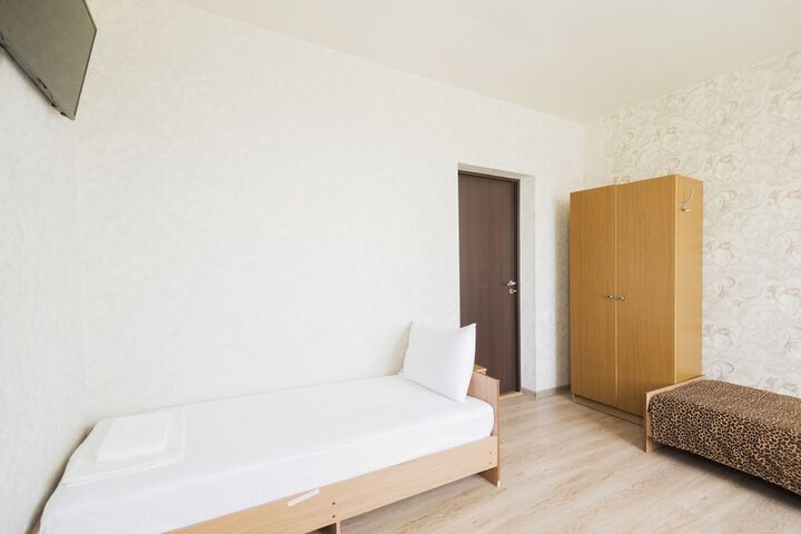 Room 6 of 34