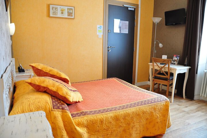 Room 33 of 82