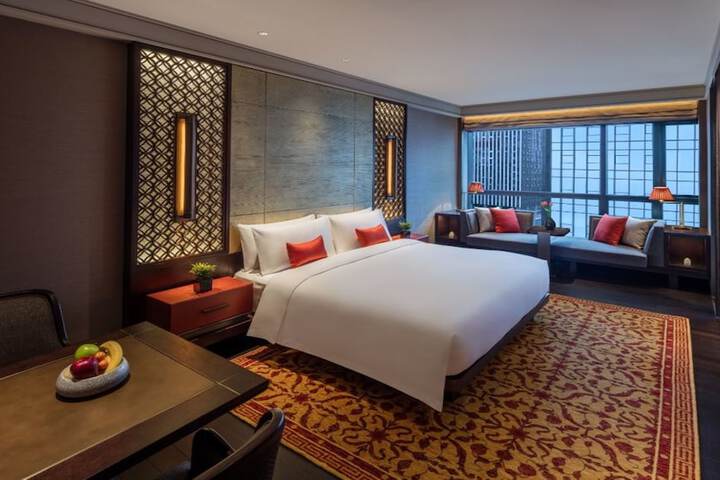 Room 2 of 110