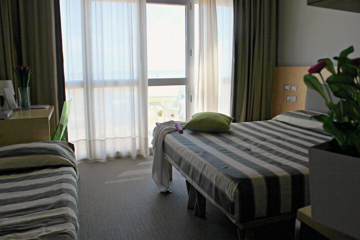 Room 28 of 90