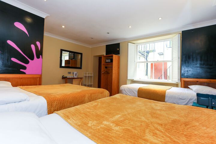 Room 50 of 106