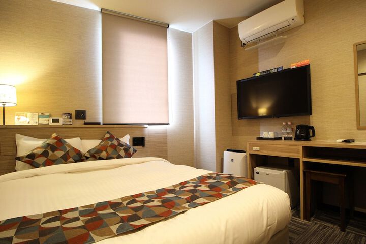 Room 28 of 106