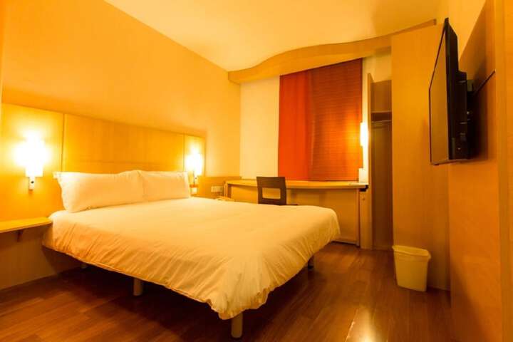 Room 2 of 35