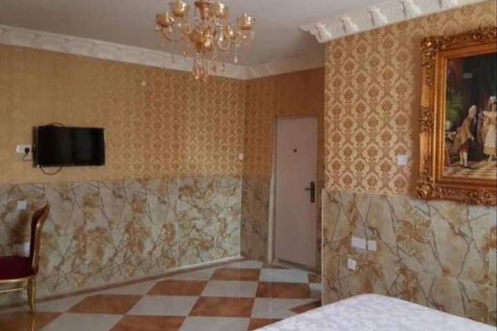 Room 27 of 61