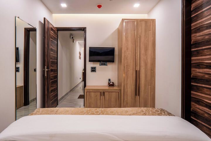 Room 14 of 38