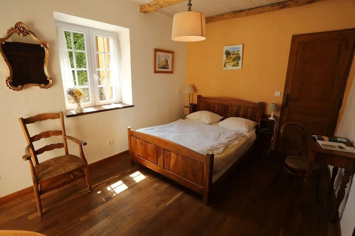 Room 5 of 11