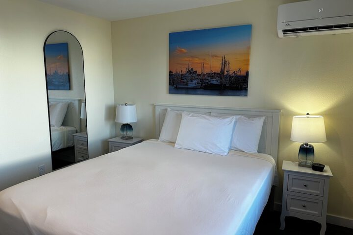 Room 4 of 80
