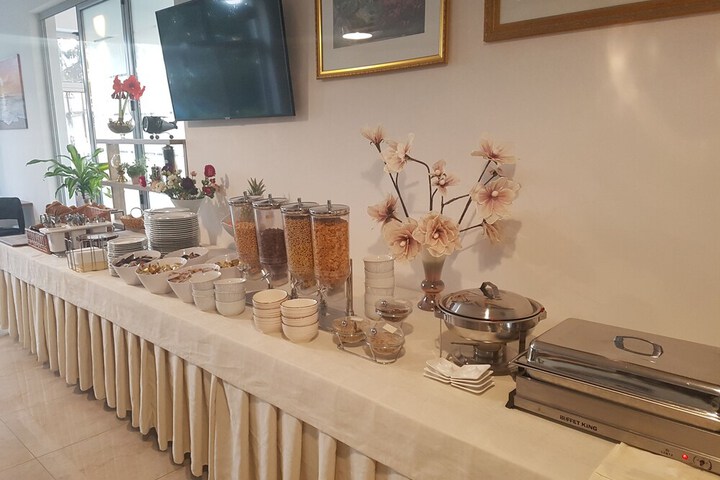 Breakfast/Coffee Service 22 of 44