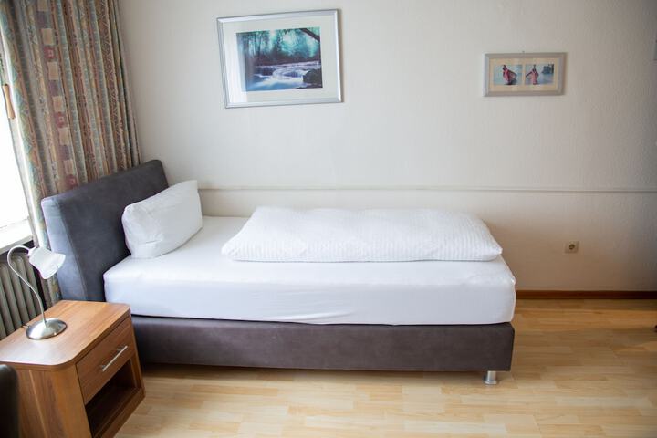 Room 7 of 19