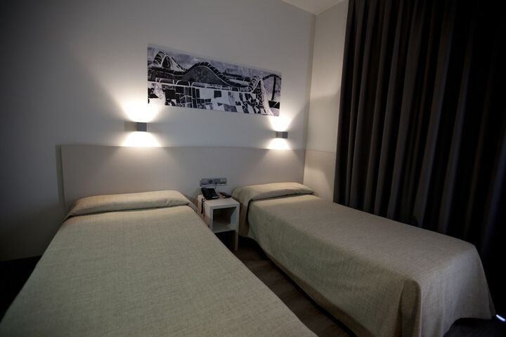 Room 10 of 31
