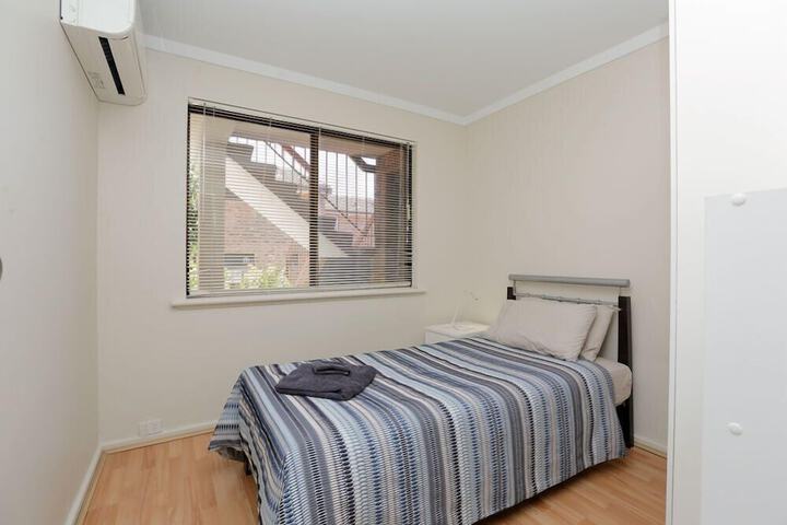 Room 2 of 95