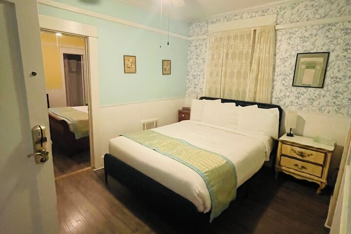 Room 19 of 68