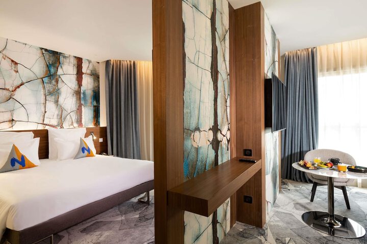 Room 51 of 315