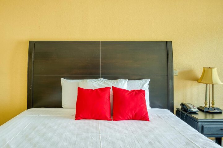 Basic Queen Bed (2 of 6)