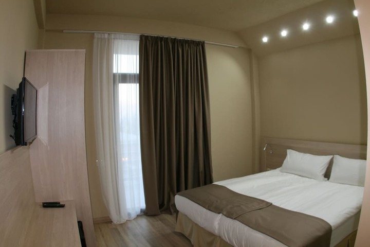 Room 5 of 113
