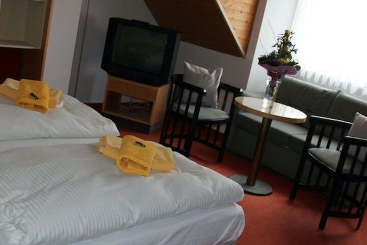 Room 9 of 20