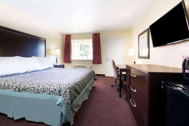 1 King Bed (4 of 4)