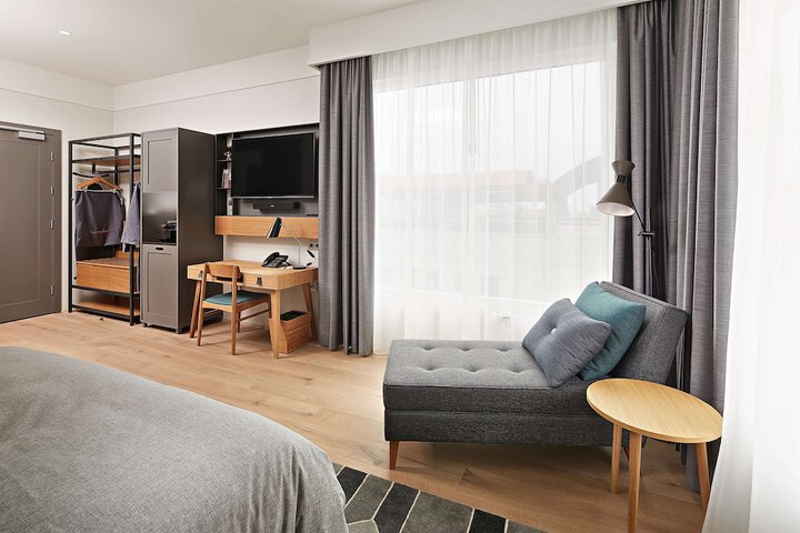 Room 34 of 106