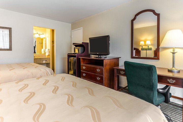 2 Queen Beds (4 of 8)