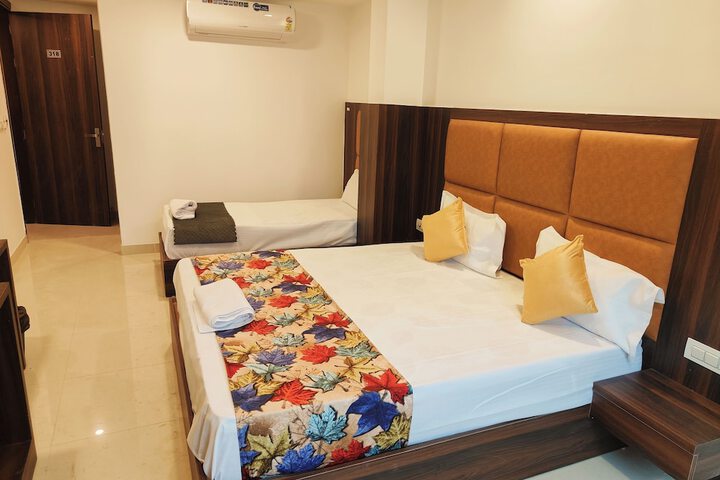 Room 12 of 26