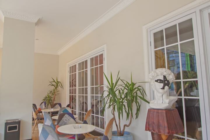 Entrance & Lobby