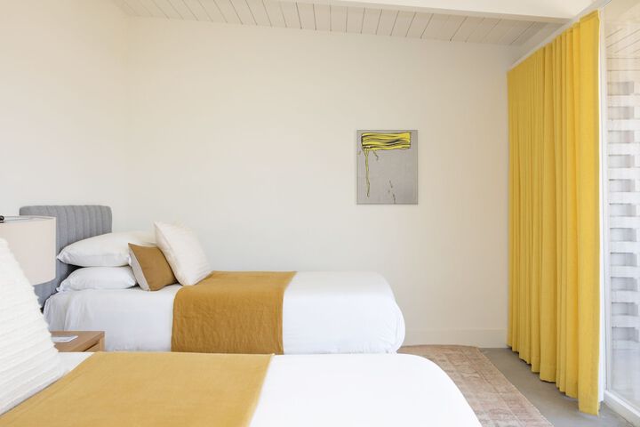Room 6 of 90