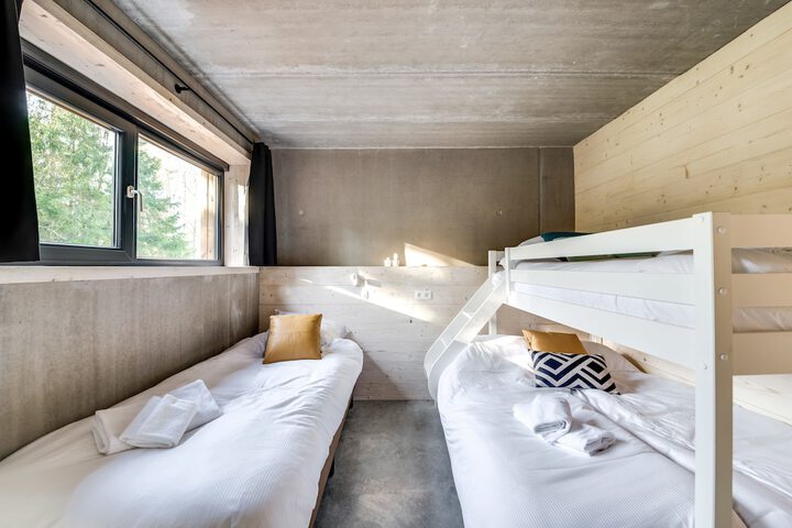 Room 4 of 61