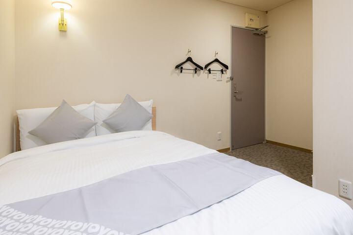 Room 3 of 20