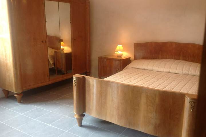 Room 6 of 10