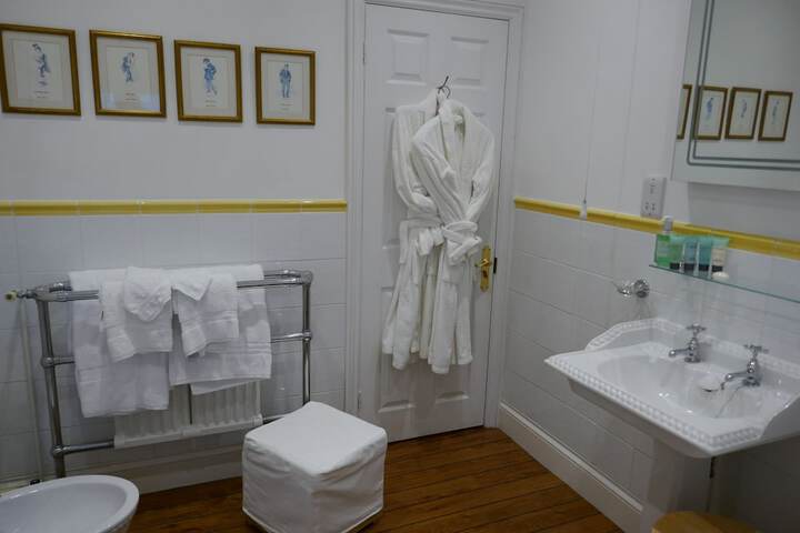 Room 44 of 79