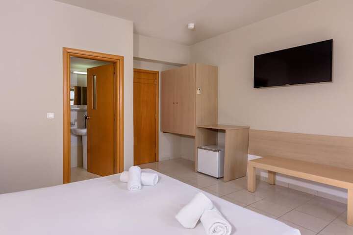 Room 17 of 123
