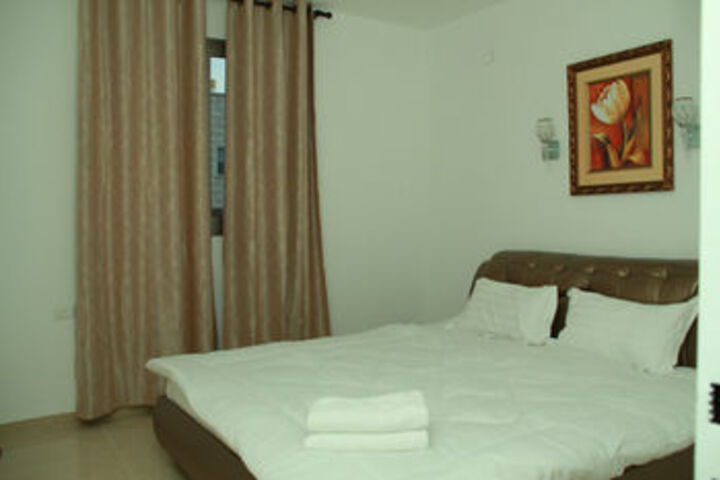 Room 12 of 32