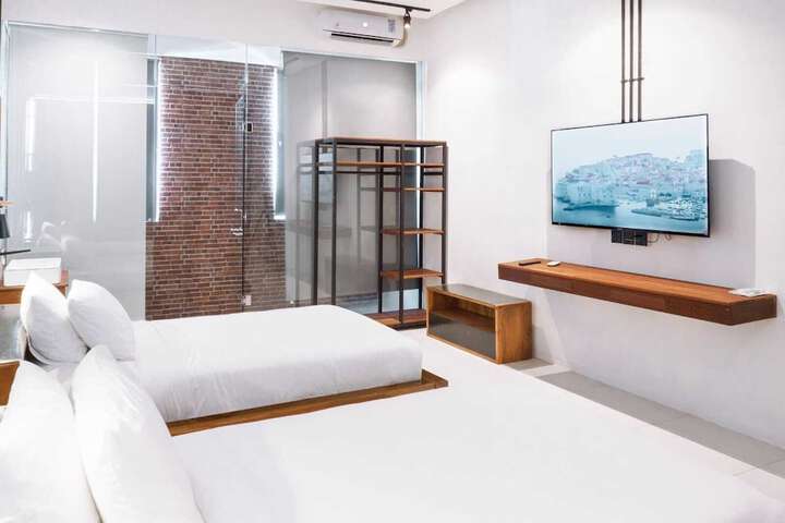 Room 4 of 31