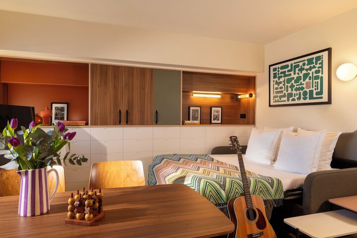 Room 164 of 203