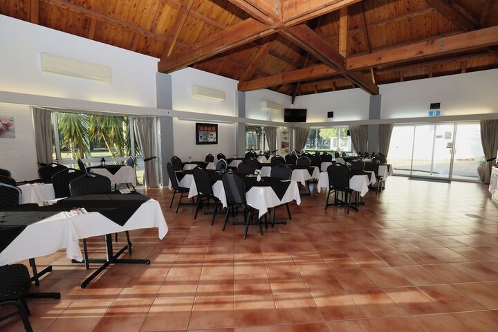 Ballroom/Hall 45 of 64