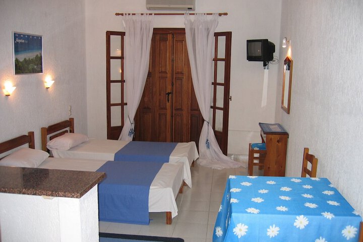 Room 5 of 33