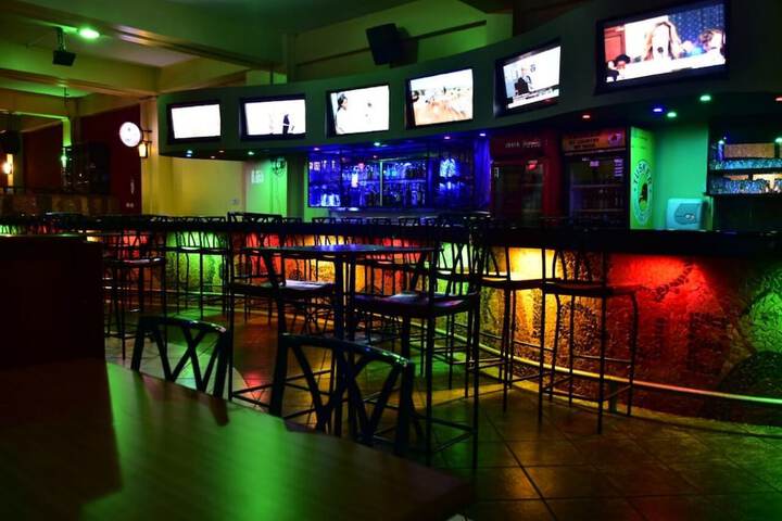 Lounge 21 of 31