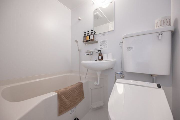 Room 8 of 16