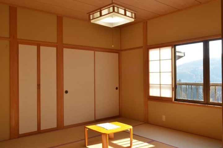 Room 6 of 40