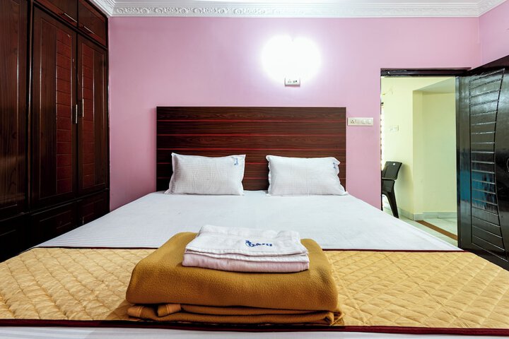 Room 12 of 27