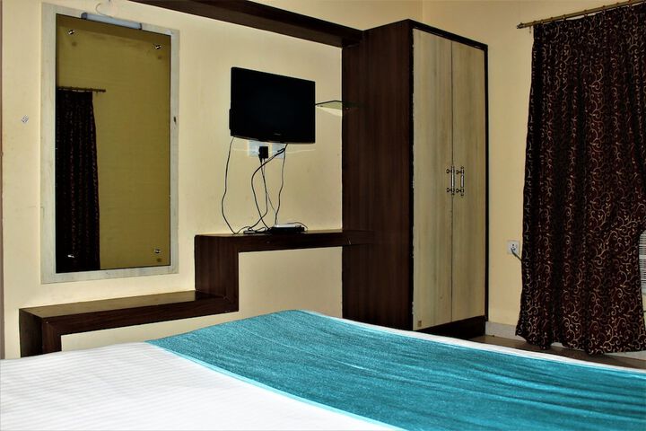 Room 10 of 31