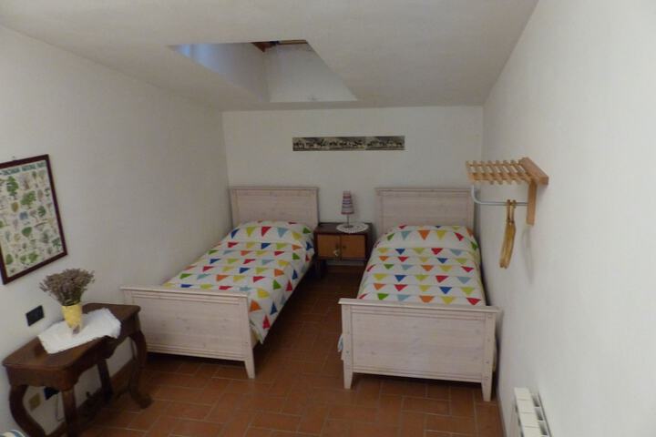 Room 6 of 28