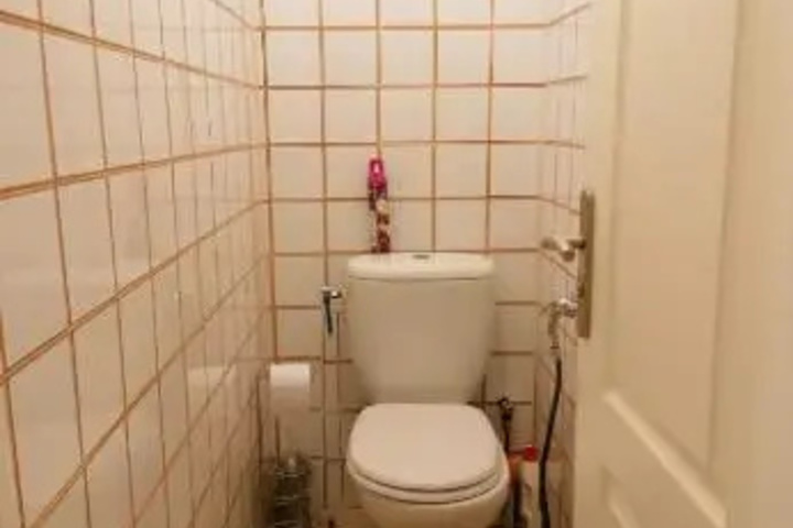 Room 5 of 11