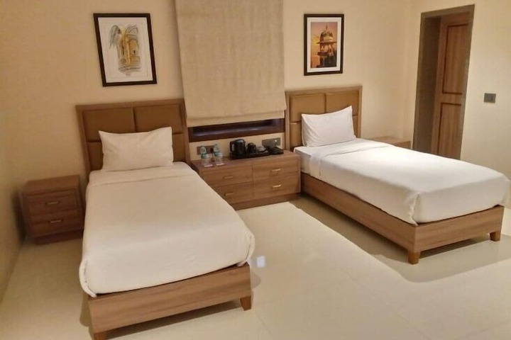 Room 9 of 27
