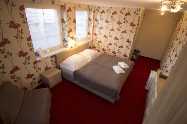 Room 4 of 34