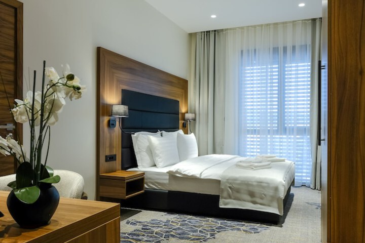 Room 3 of 103