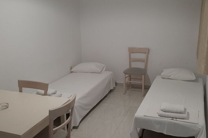 Room 17 of 32