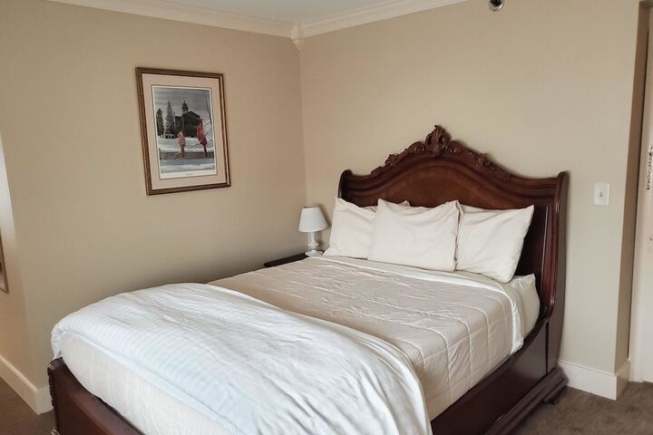 Room 10 of 206