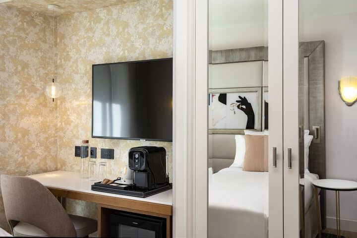 Room 27 of 47