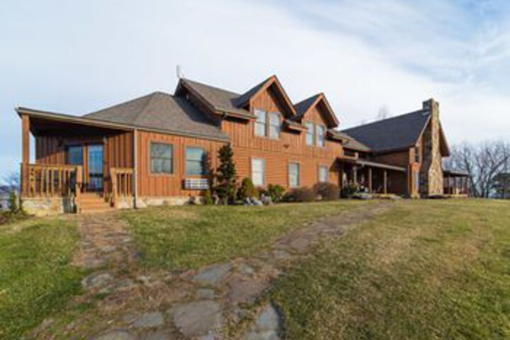 Von Bryan Estate by RedAwning